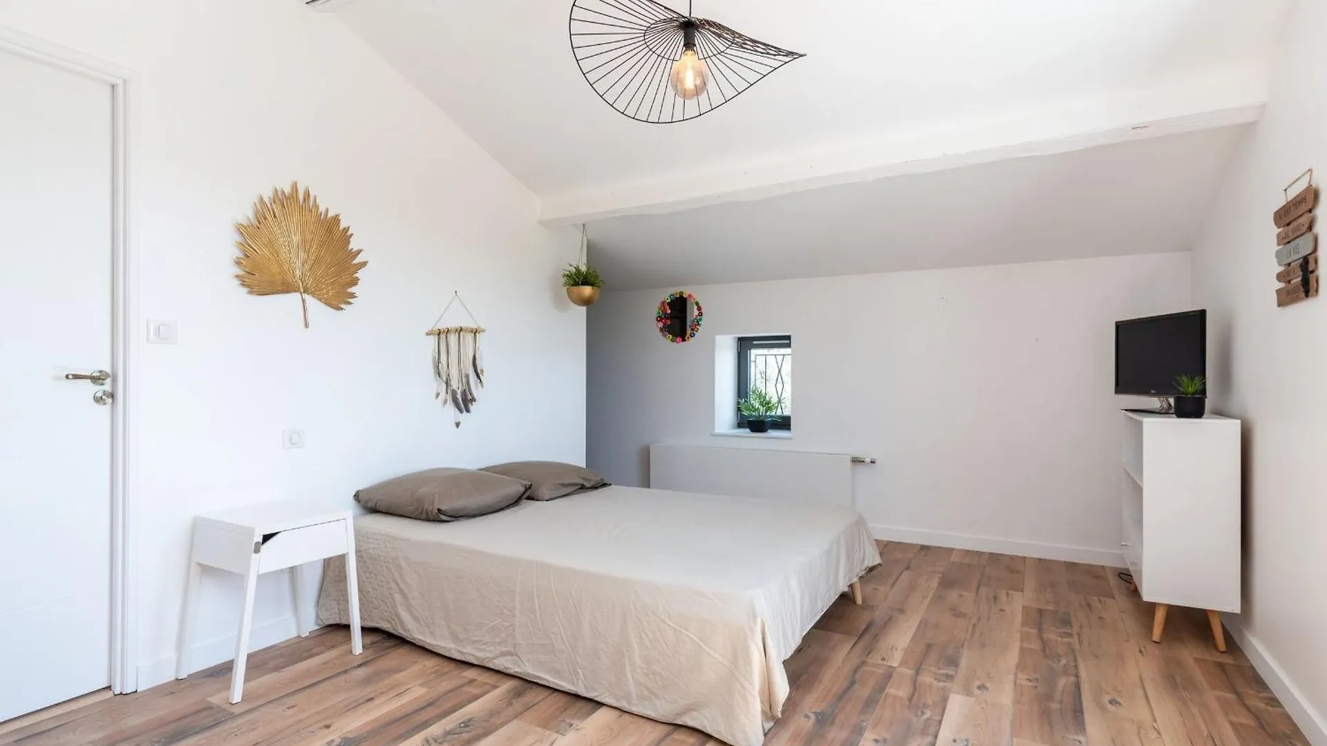 Les cèdres bleus - Beautiful house with pool and garden Villa Brindas 0*,